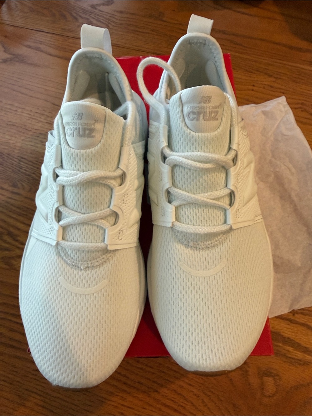 Women’s NB white athletic shoes 6-1/2 M
